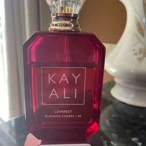 Kayali lovefest Burning Cherry
